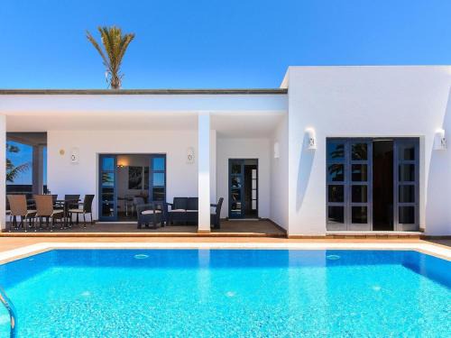 Playa Blanca House | Beautiful holiday home in Playa Blanca with pool