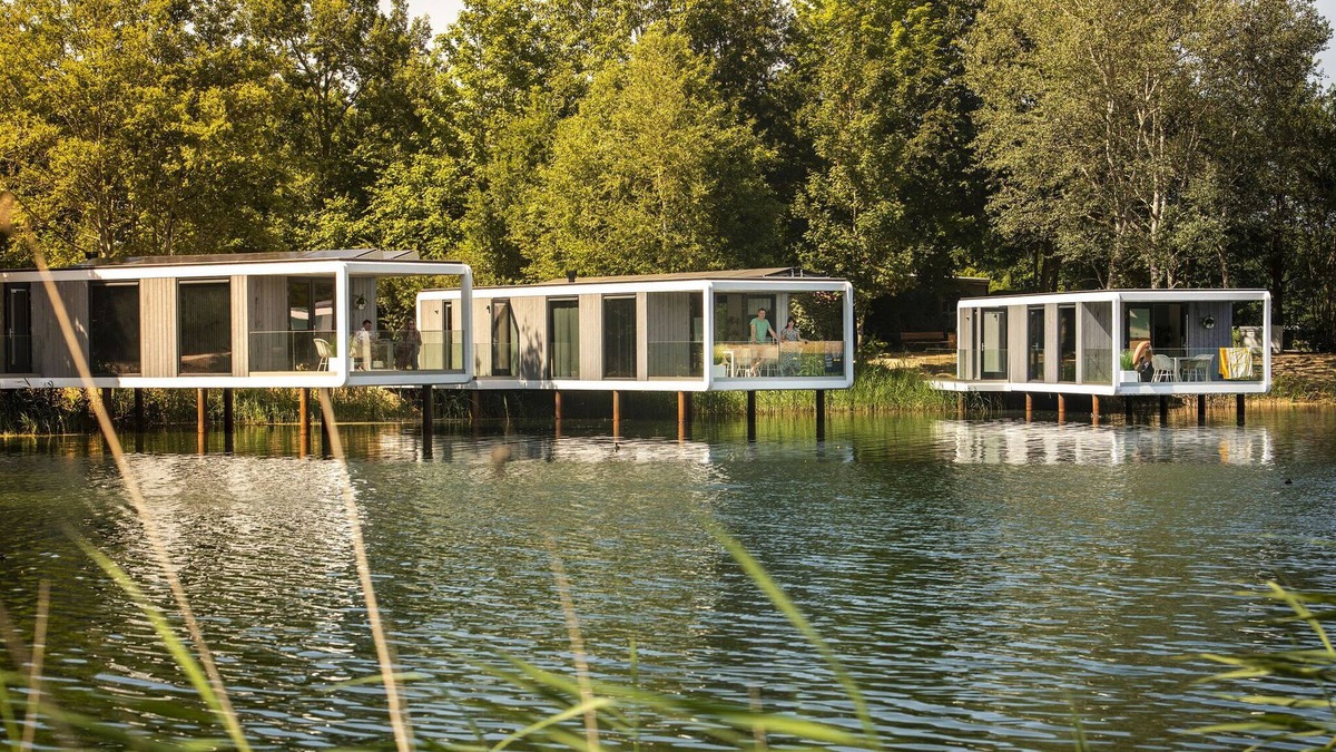 Maasbree House | Beautiful holiday home above the water, in a holiday park in Limburg