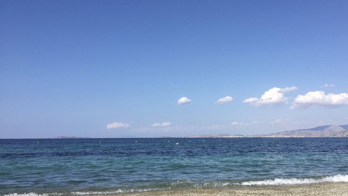 Saronida Apartment | Beautiful holiday home only 100m from the sea!