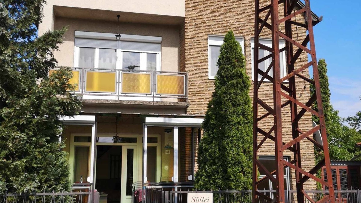 Fonyod House | Beautiful holiday home in Fonyód with barbecue and garden