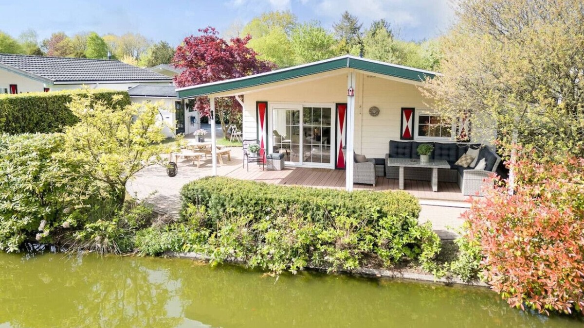 Voorthuizen House | Beautiful holiday home by the water | Large garden