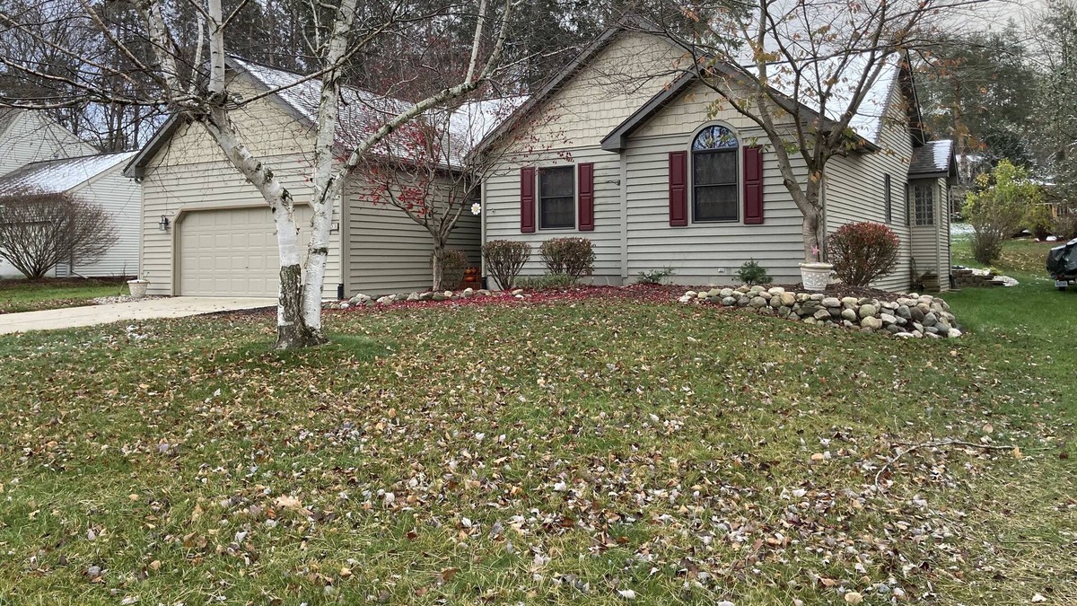 DeWitt House | Beautiful home across from river