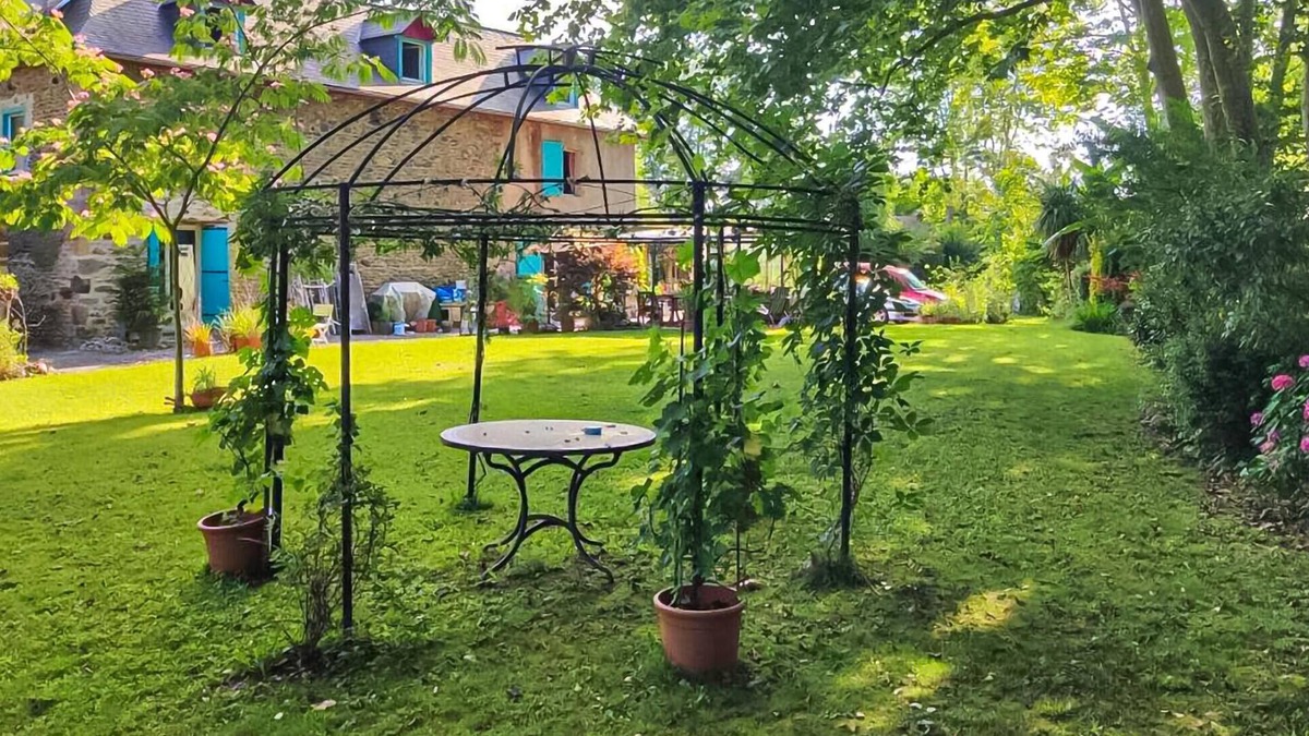 Charritte-de-Bas House | Beautiful home in Charritte-de-Bas