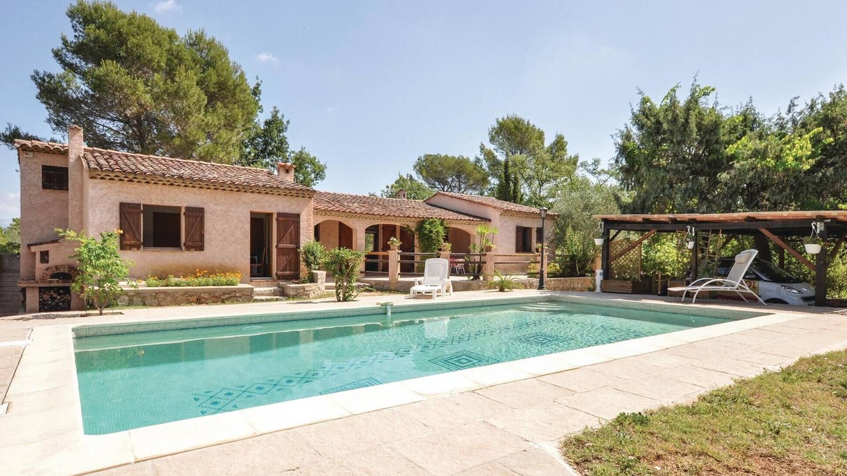 Saint-Paul-en-Foret House | Beautiful home in St. Paul en Foret
