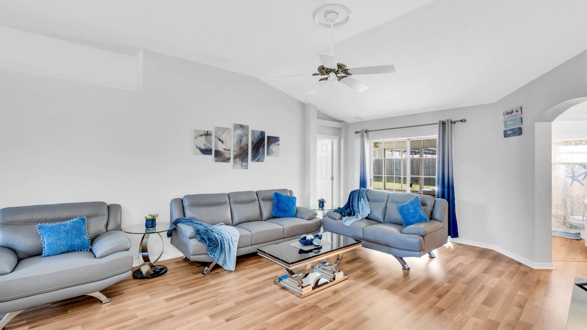 Boyette Springs House | Beautiful home. Free parking, hot tub, laundry, 2 king beds, great for families.