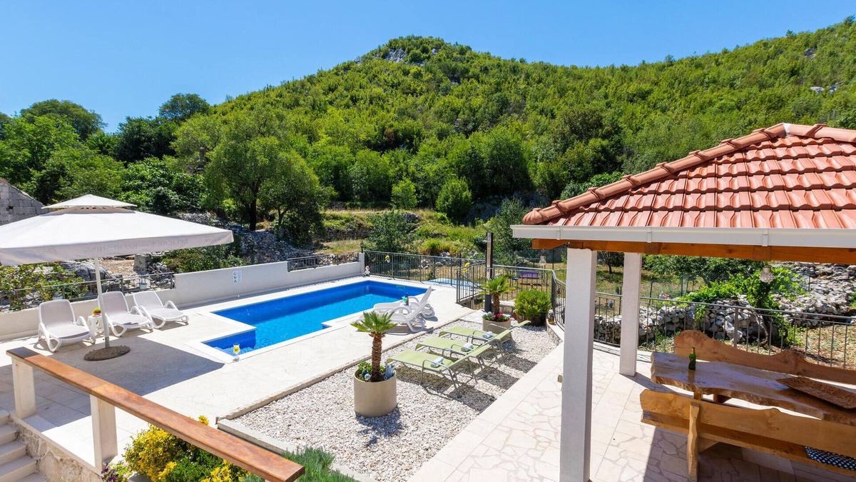 Blato na Cetini House | Beautiful home in Blato na Cetini