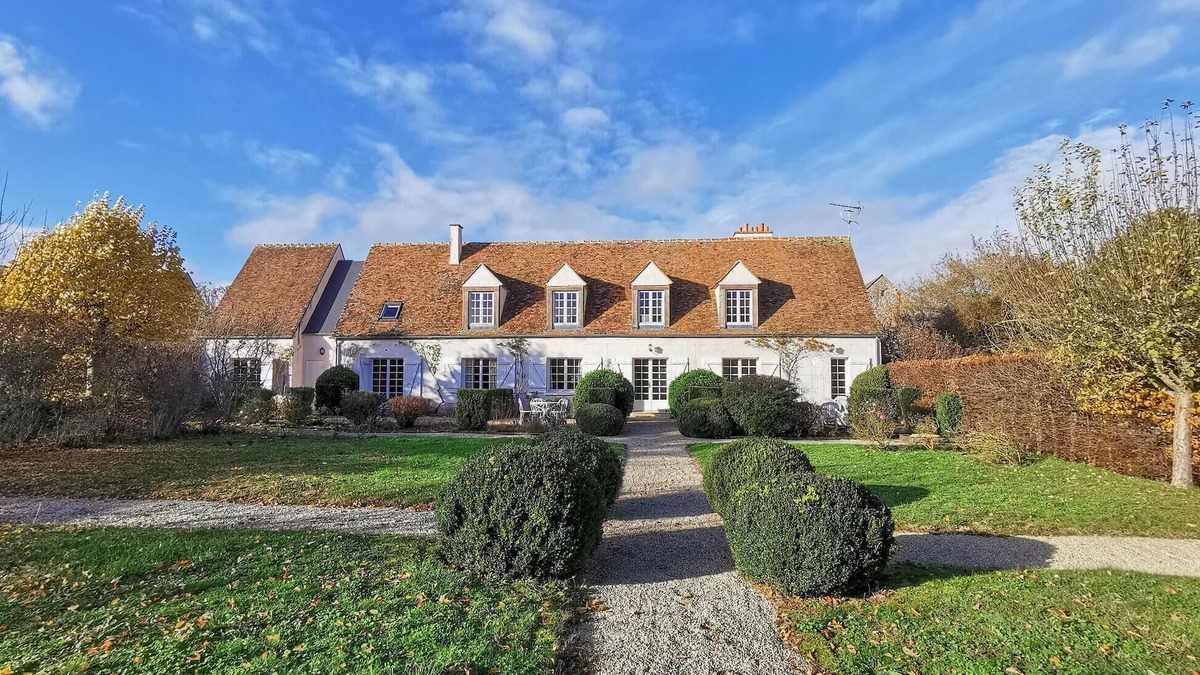 Yevre-la-Ville House | Beautiful home in Yèvre-la-Ville