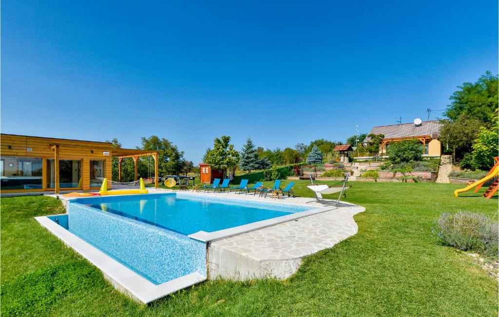 Sveti Juraj na Bregu House | Beautiful Home In Dragoslavec With 3 Bedrooms, Sauna And Outdoor Swimming Pool
