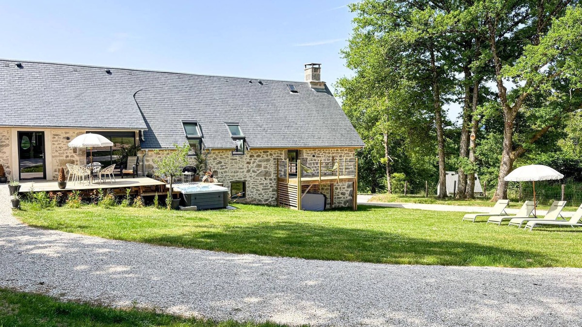 Alleyrat House | Beautiful home in Alleyrat with WiFi