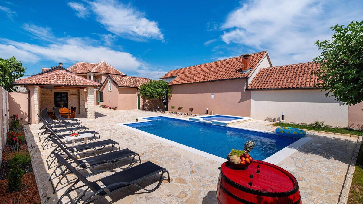 Benkovac House | Beautiful home in Benkovac with sauna
