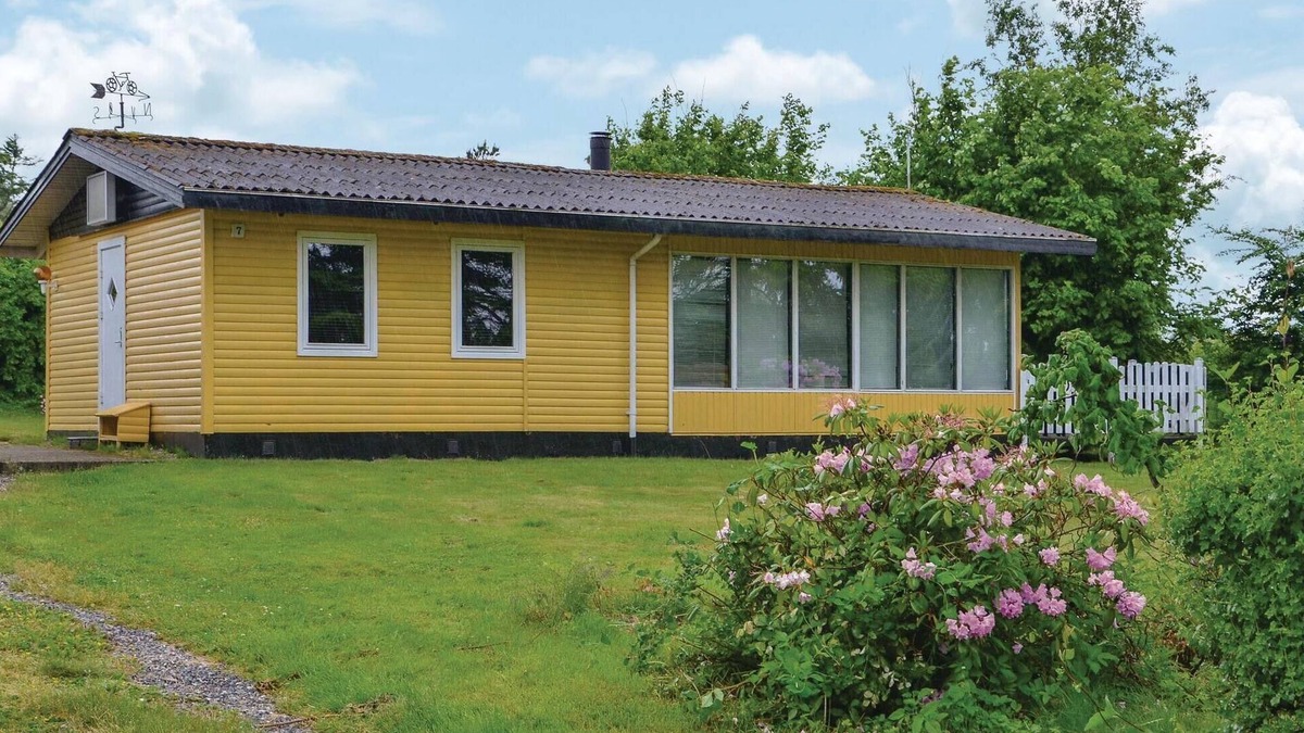 Skastrup Strand House | Beautiful home in Bogense with kitchen