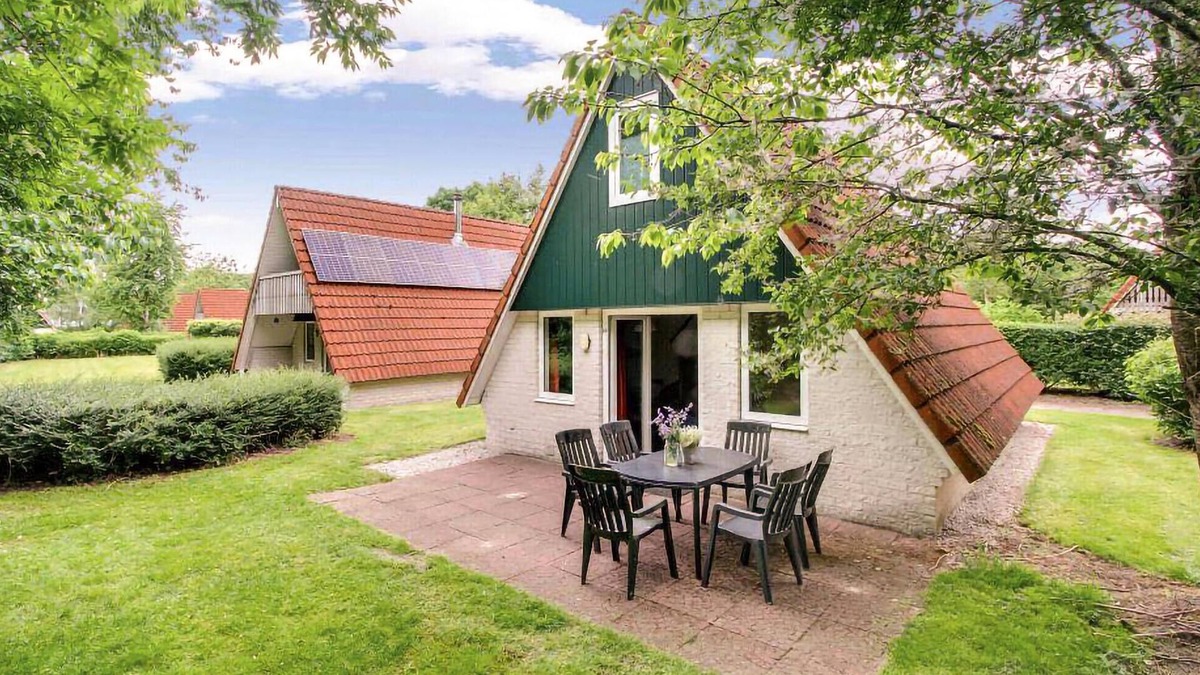 Gramsbergen House | Beautiful home in Gramsbergen with WiFi