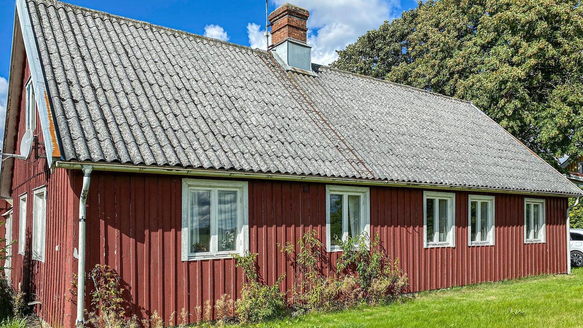 Laholm House | Beautiful home in Laholm with kitchen