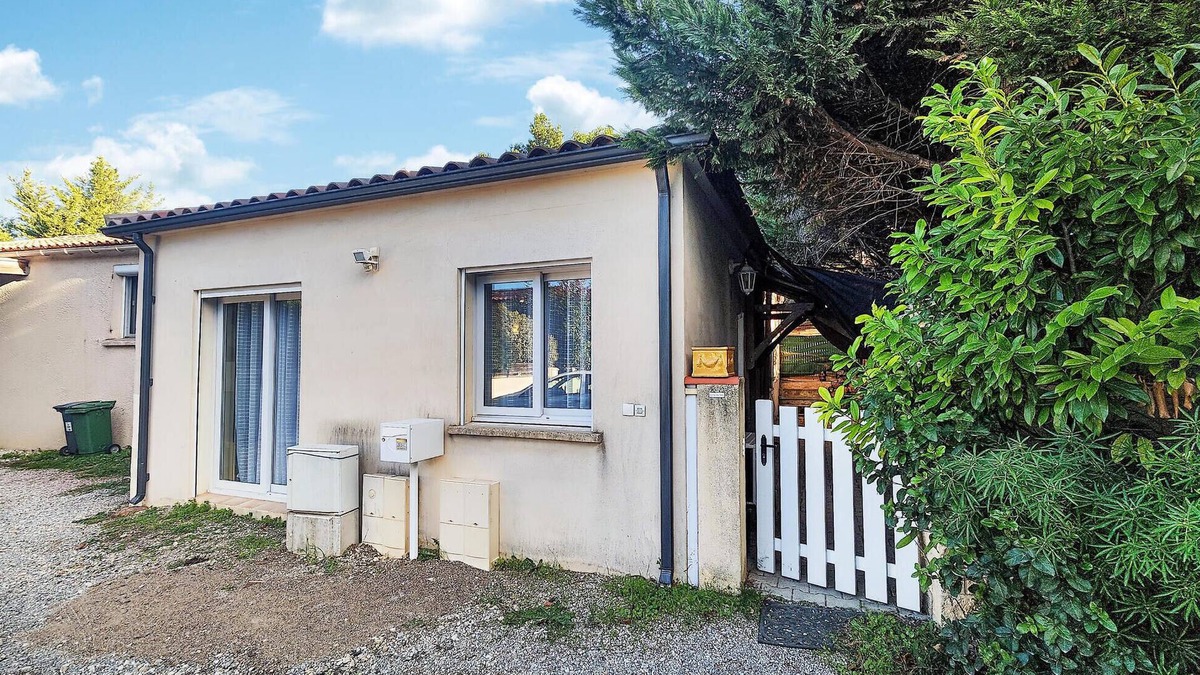 Nebian House | Beautiful home in Nébian with WiFi