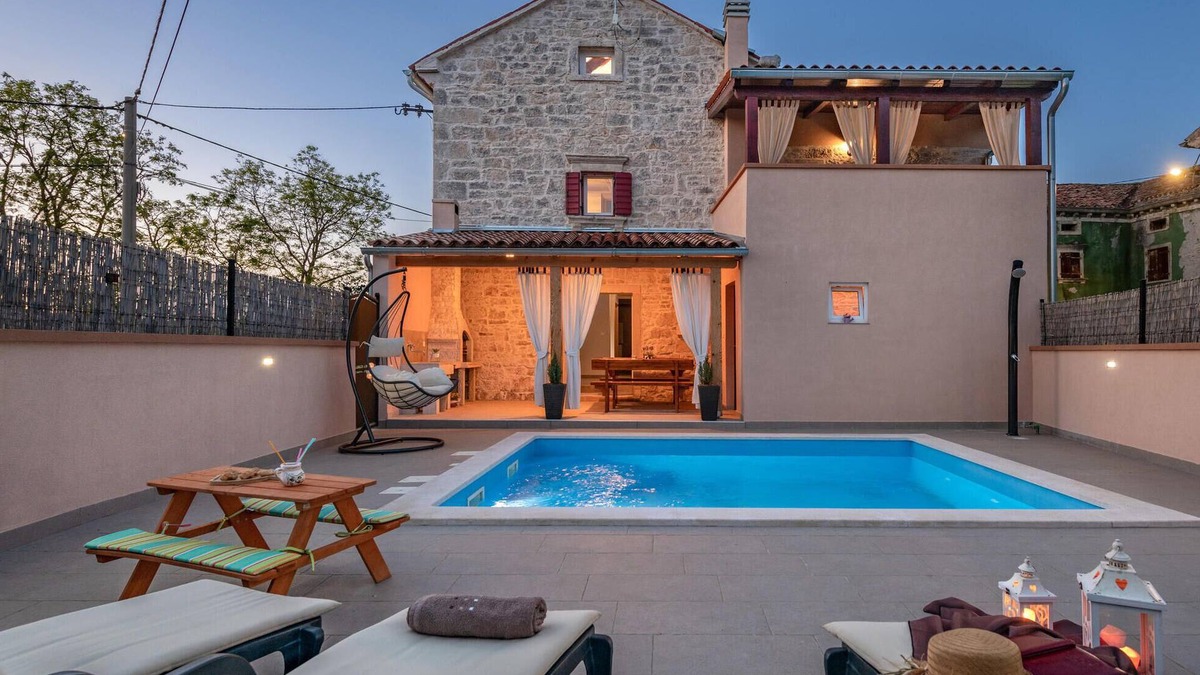 Orbanici House | Beautiful home in Orbanici with WiFi