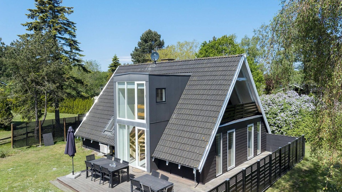 Spodsbjerg House | Beautiful home in Rudkøbing with WiFi