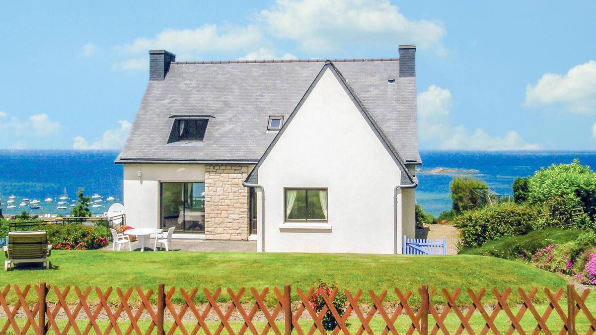 Trelevern House | Beautiful home in Trélévern with WiFi
