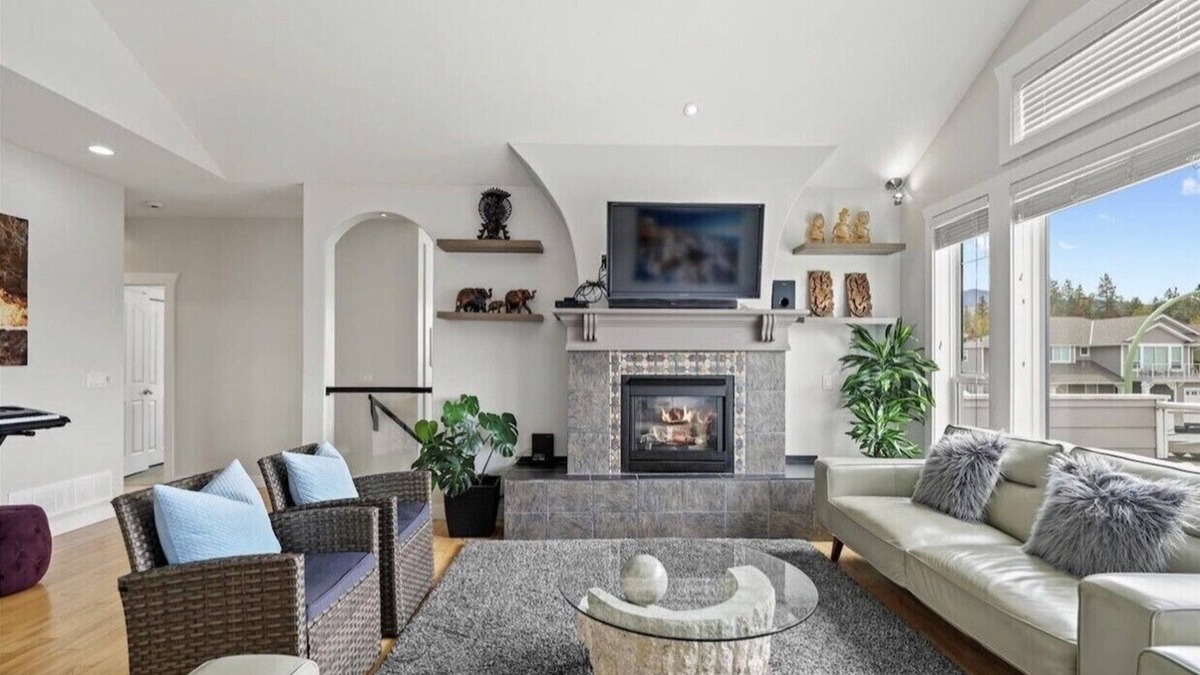 Southwest Mission House | Beautiful Home Lake View Upper Mission Kelowna