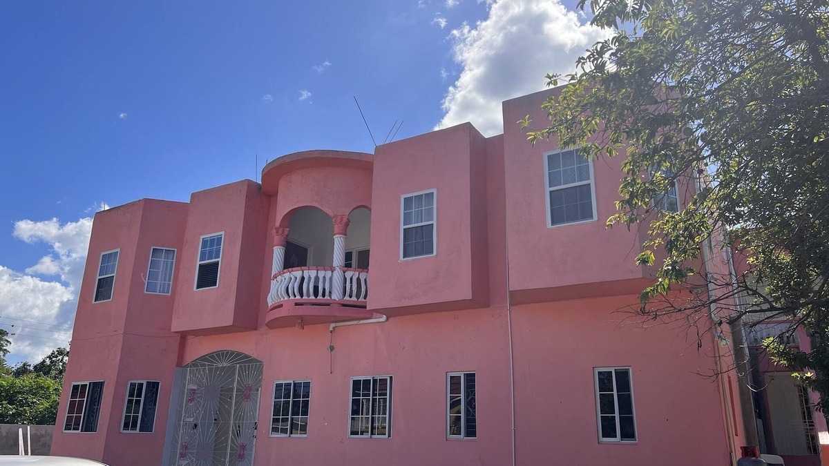 Ocho Rios House | Beautiful Home located near Dunn’s River Falls, Restaurants and attractions