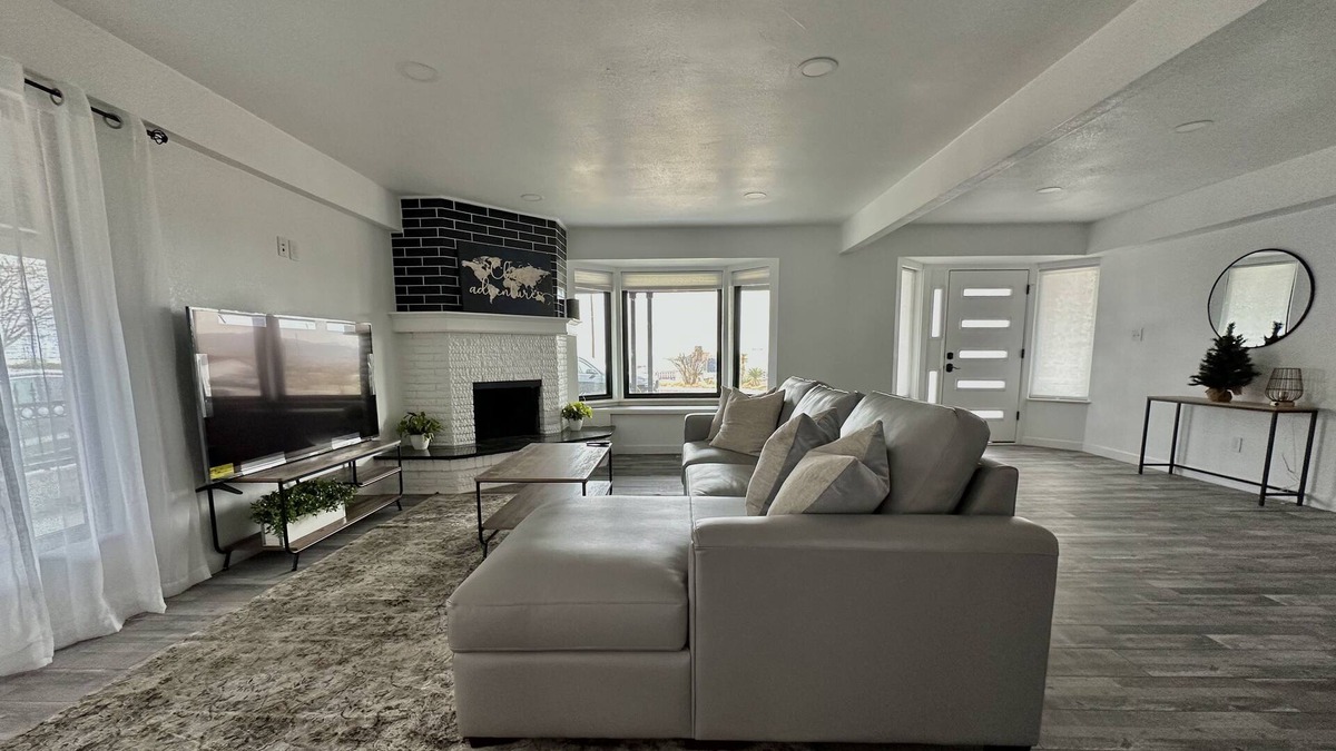 El Paso House | Beautiful home located in historic district overlooking downtown El Paso.