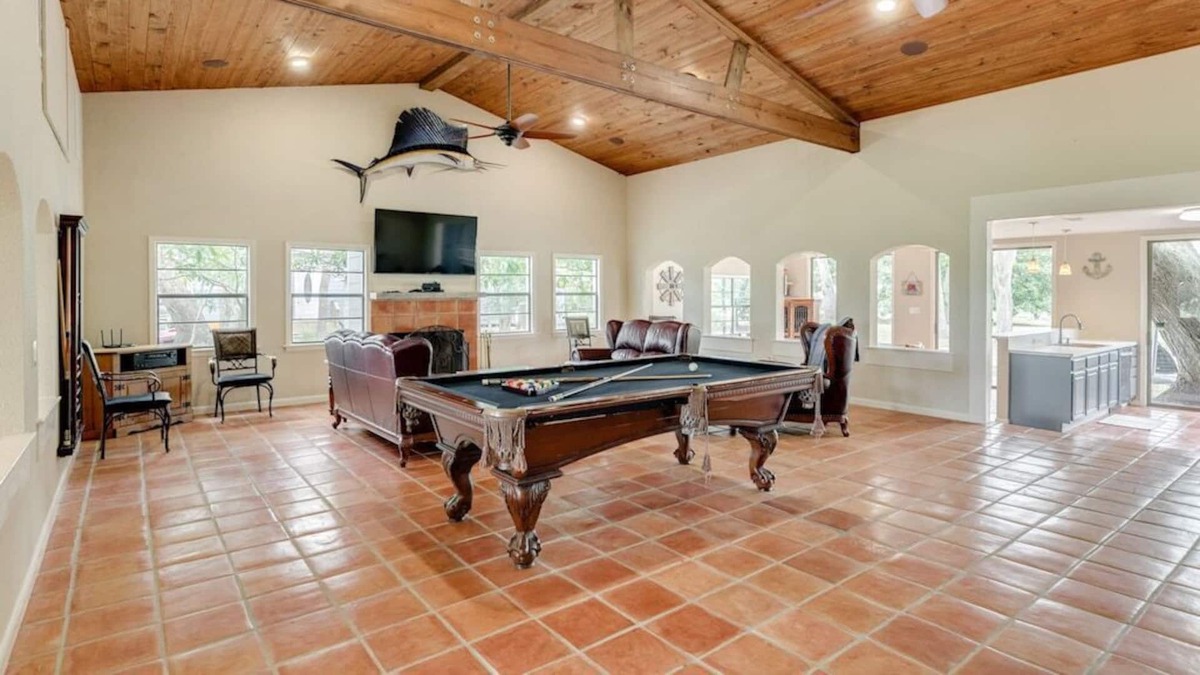 Cedar Lane House | Beautiful Home on Caney Creek w/ Fishing Pier