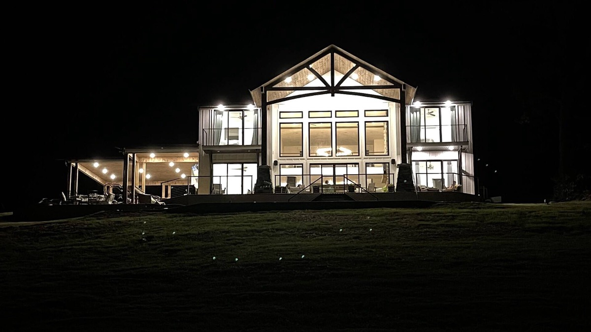 Clarkridge House | Beautiful Home on Lake Norfork. AMAMZING PLACE TO VIEW SOLAR ECLIPSE TOTALITY
