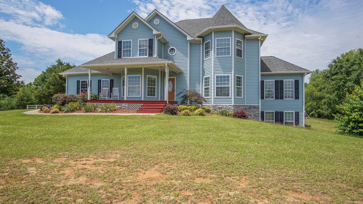 White Plains House | Beautiful home overlooking a pond!