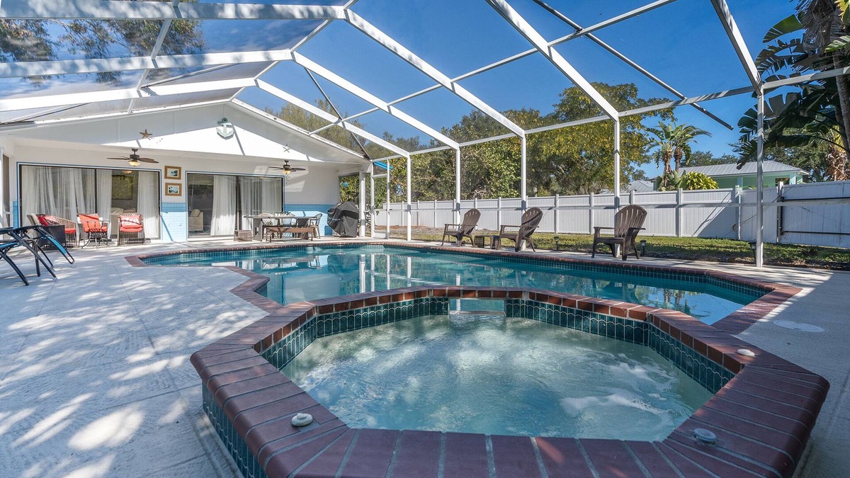 Palma Sola House | Beautiful home- Private getaway-Heated Pool/HotTub Close to IMG