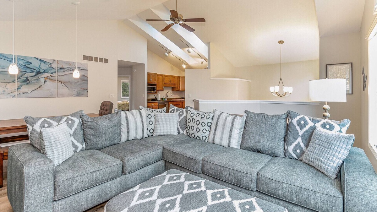 Holland House | Beautiful home, quiet neighborhood w hot tub. Close to shopping, beach & trails.