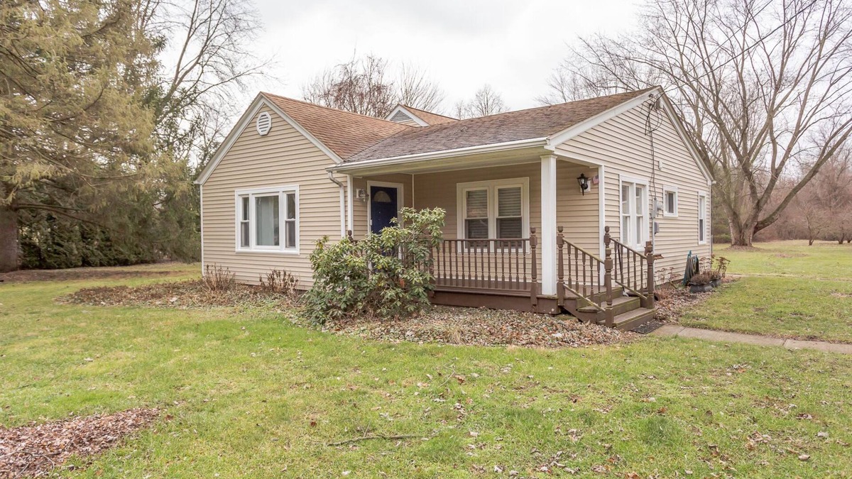 Toledo House | Beautiful home that is quiet, private and secluded. Close to everything!