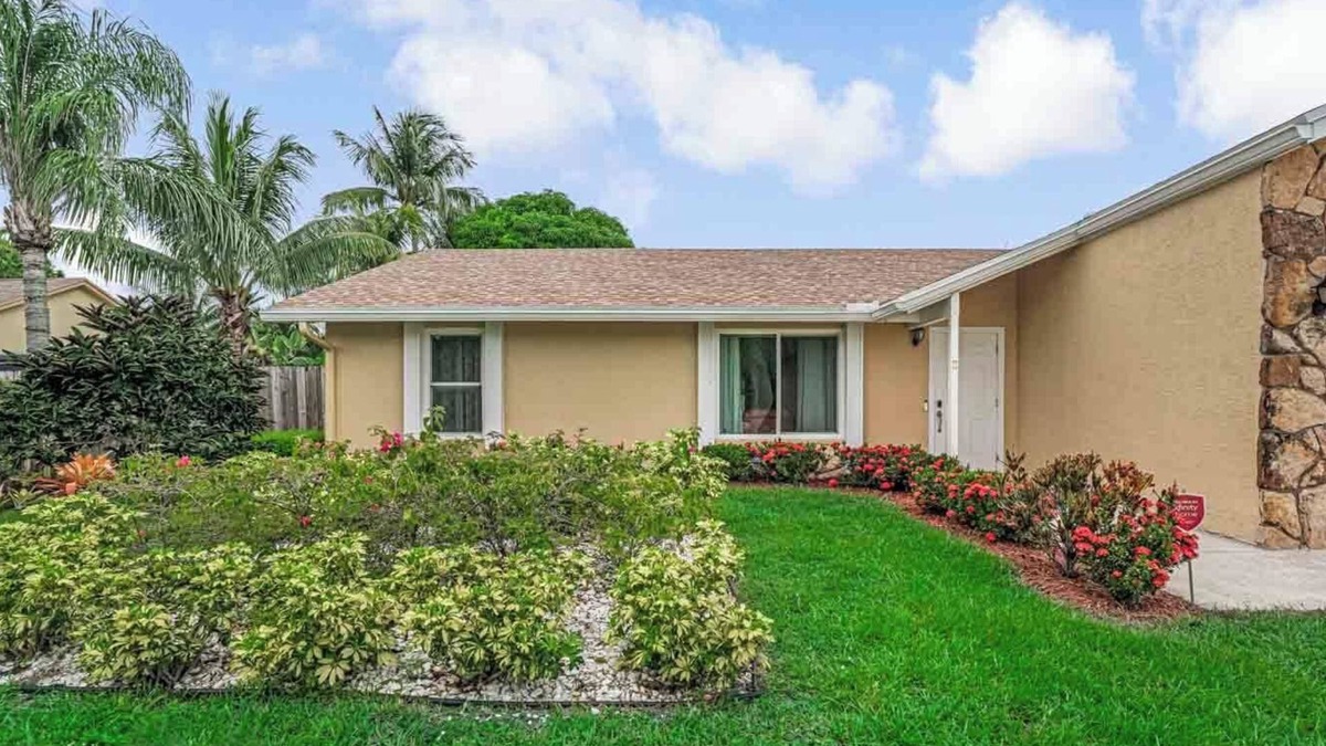 Hunt Club House | Beautiful home, close proximity to golf, shopping, dining, parks and hospitals