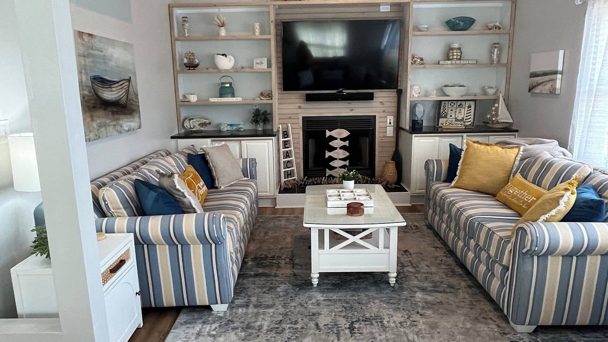 Nags Head House | Beautiful Home with a Hot Tub and Community Pool in season