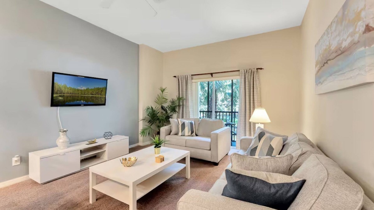 Bahama Bay Condo | Beautiful home with resort pool and space for the whole family