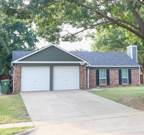 Flower Mound House | Beautiful home with backyard