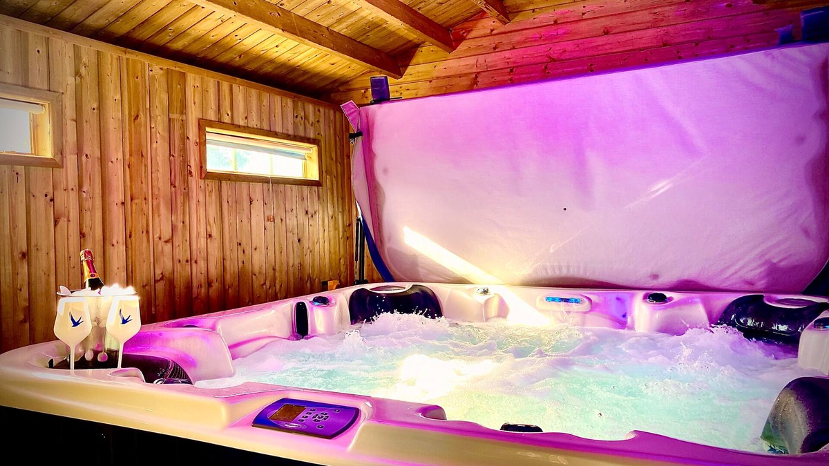 Lytham St. Anne's Apartment | Beautiful Hot Tub Suite in Lytham St Annes