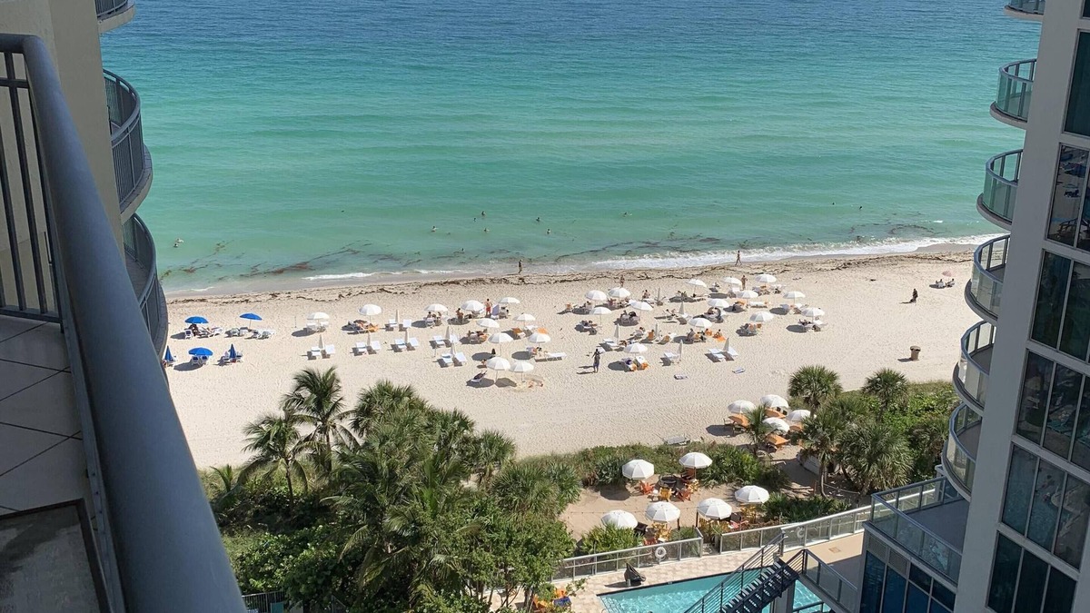 Sunny Isles Beach Hotel | Beautiful Hotel Suite on the Beach ! Minimum 3 months.