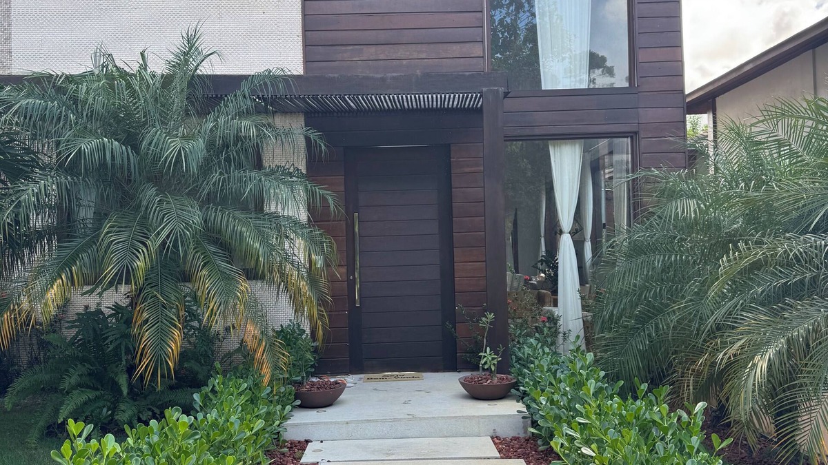 Itacimirim House | Beautiful house in Praia do Forte Bahia! It has a volleyball court and games room!