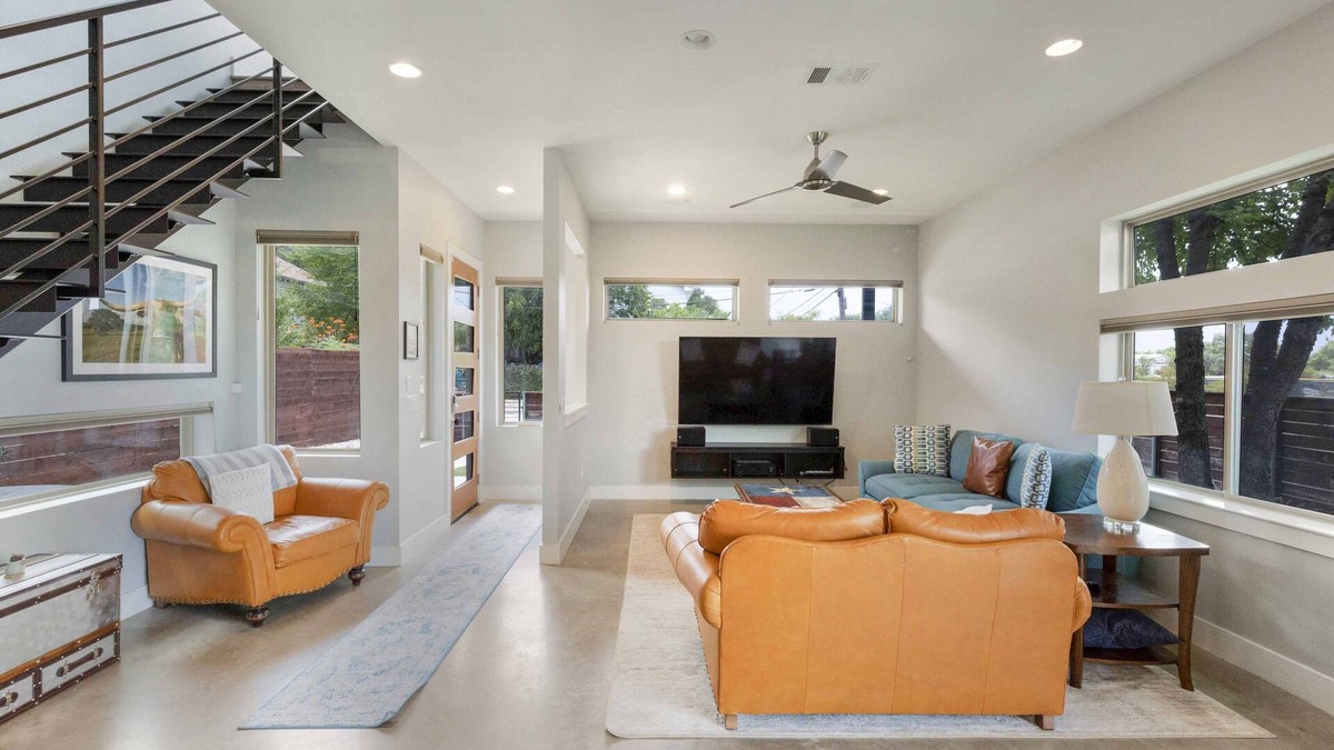 Chestnut House | Beautiful house and neighborhood within a great proximity to all of Austin.