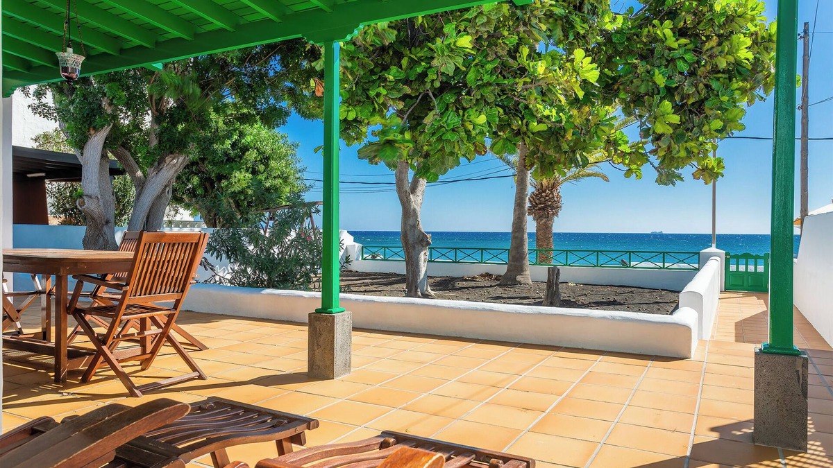 Playa Honda House | Beautiful House by the Sea with Large Patio, Garden, Sea Views and Wi-Fi
