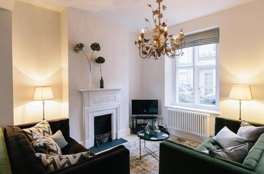 Cirencester House | Beautiful house, Cirencester centre, parking