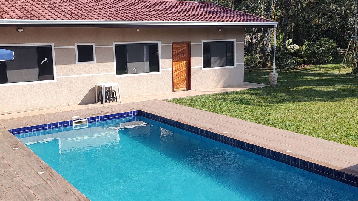 Morretes Cottage | Beautiful House! Enjoy nature and cool off in the pool.