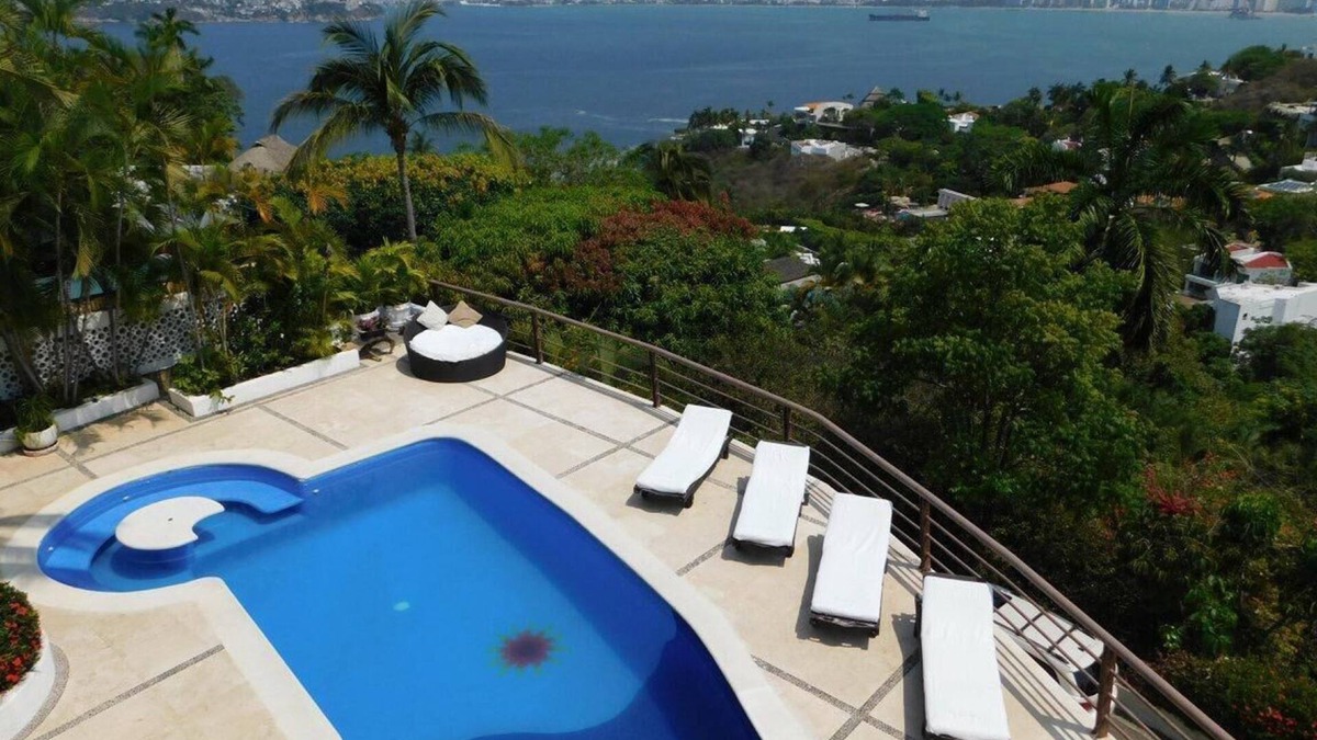Las Brisas House | Beautiful house in Las Brisas with a double terrace and ocean view.