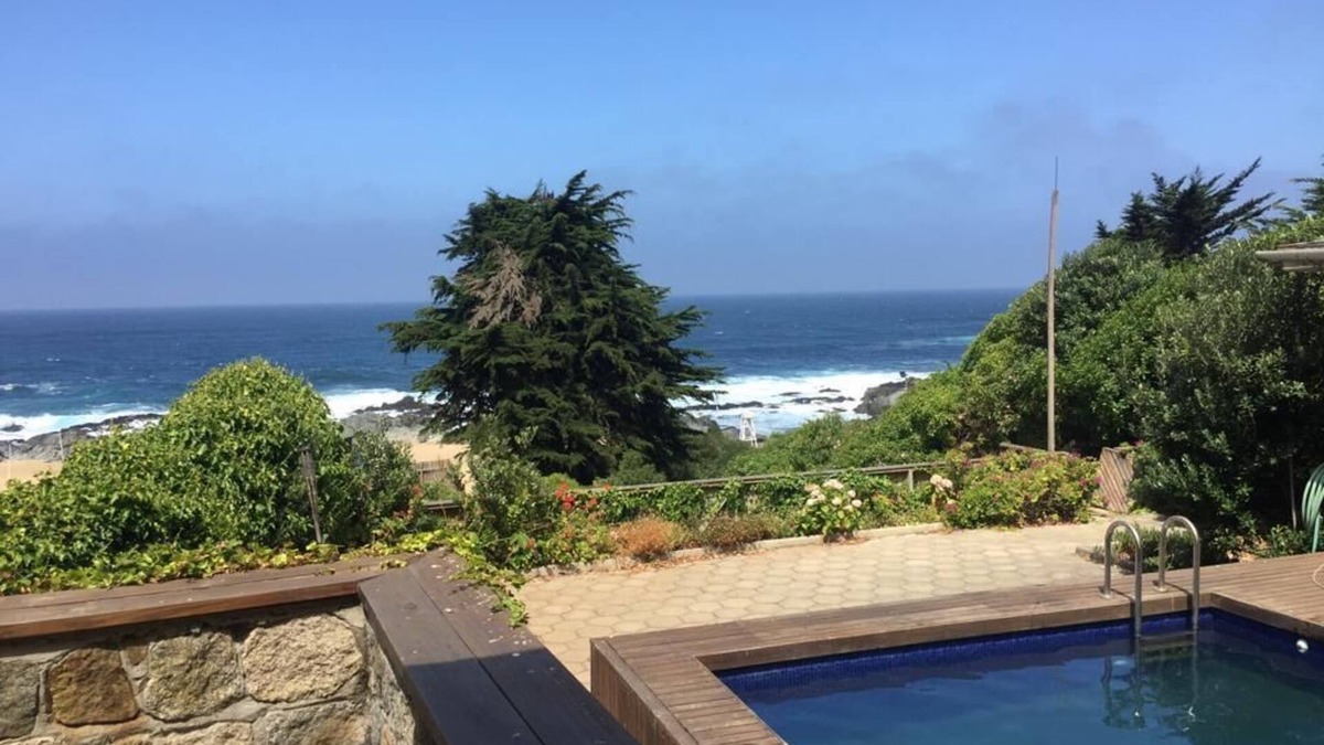 Isla Negra House | Beautiful House on the seafront in Isla Negra