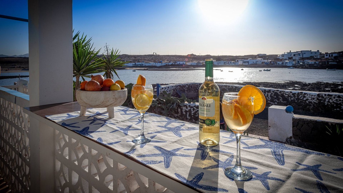 La Oliva House | Beautiful house seafront