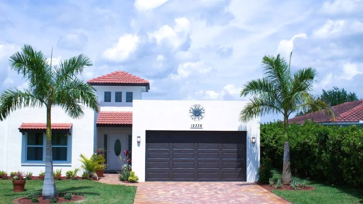 Englewood East Villa | Beautiful house with lake view