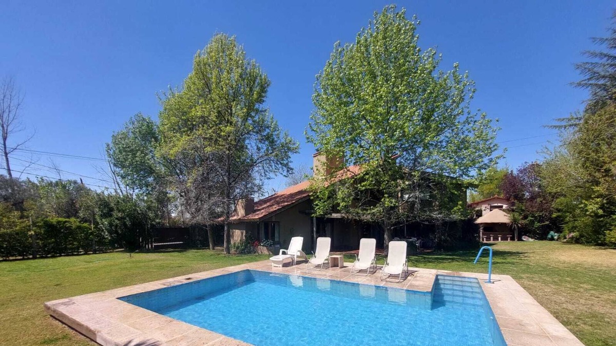 Chacras de Coria House | beautiful house with pool in chacras de coria