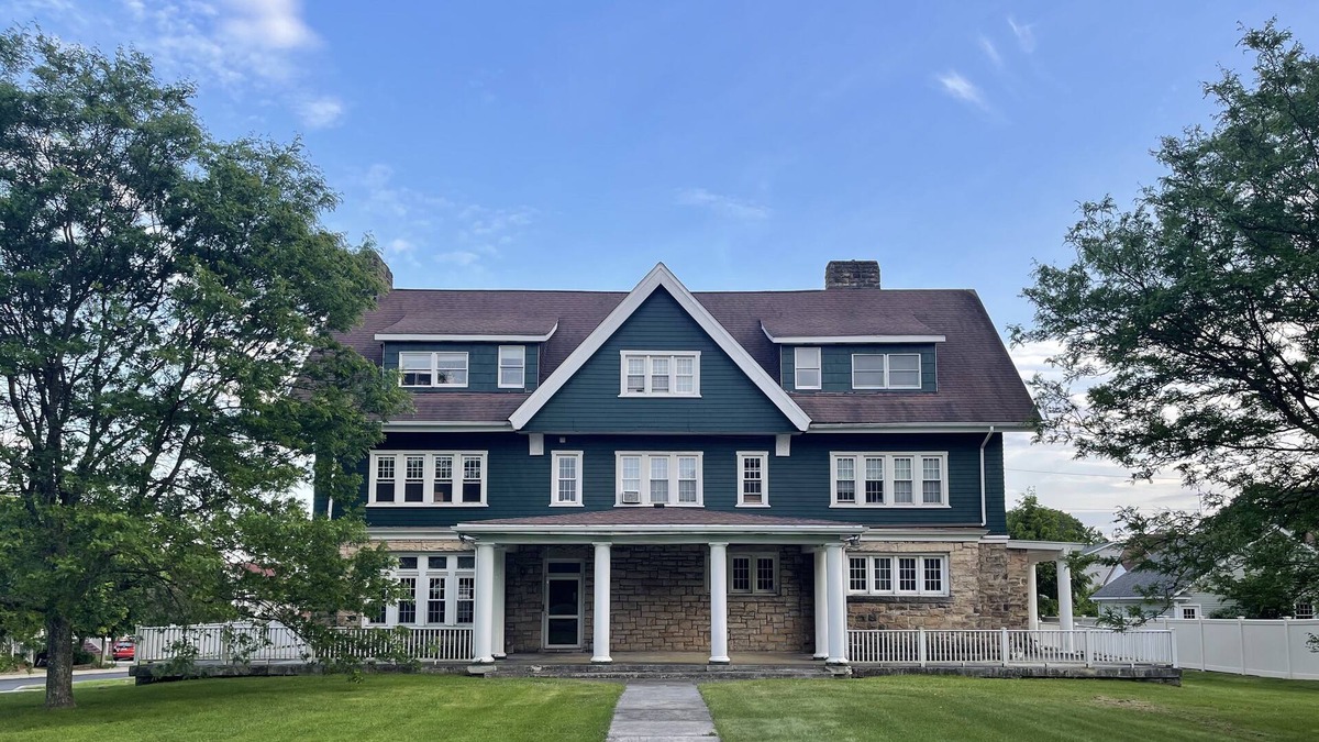 Ebensburg Apartment | Beautiful HUGE 1500 sqft apt up to 5 adults central location. Kids/dogs ok!