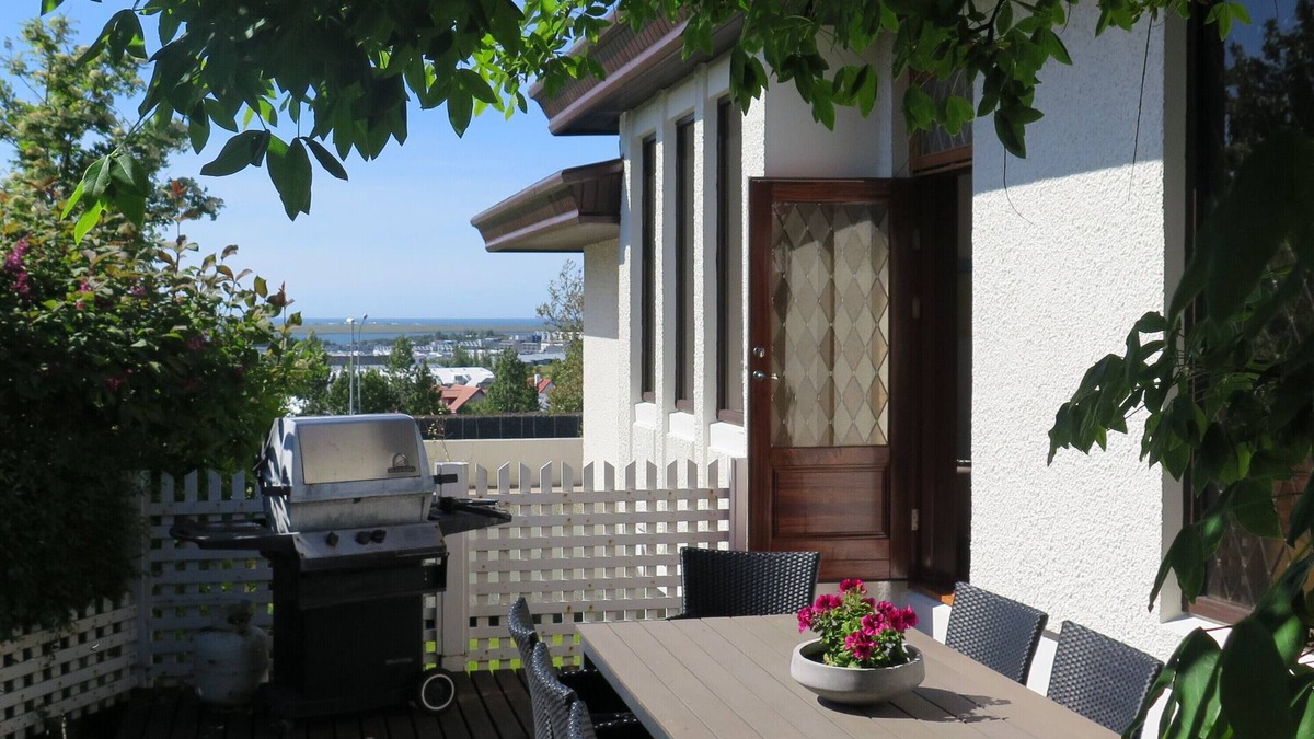 Garðabær Bed & Breakfast | Beautiful Icelandic family home with stunning views