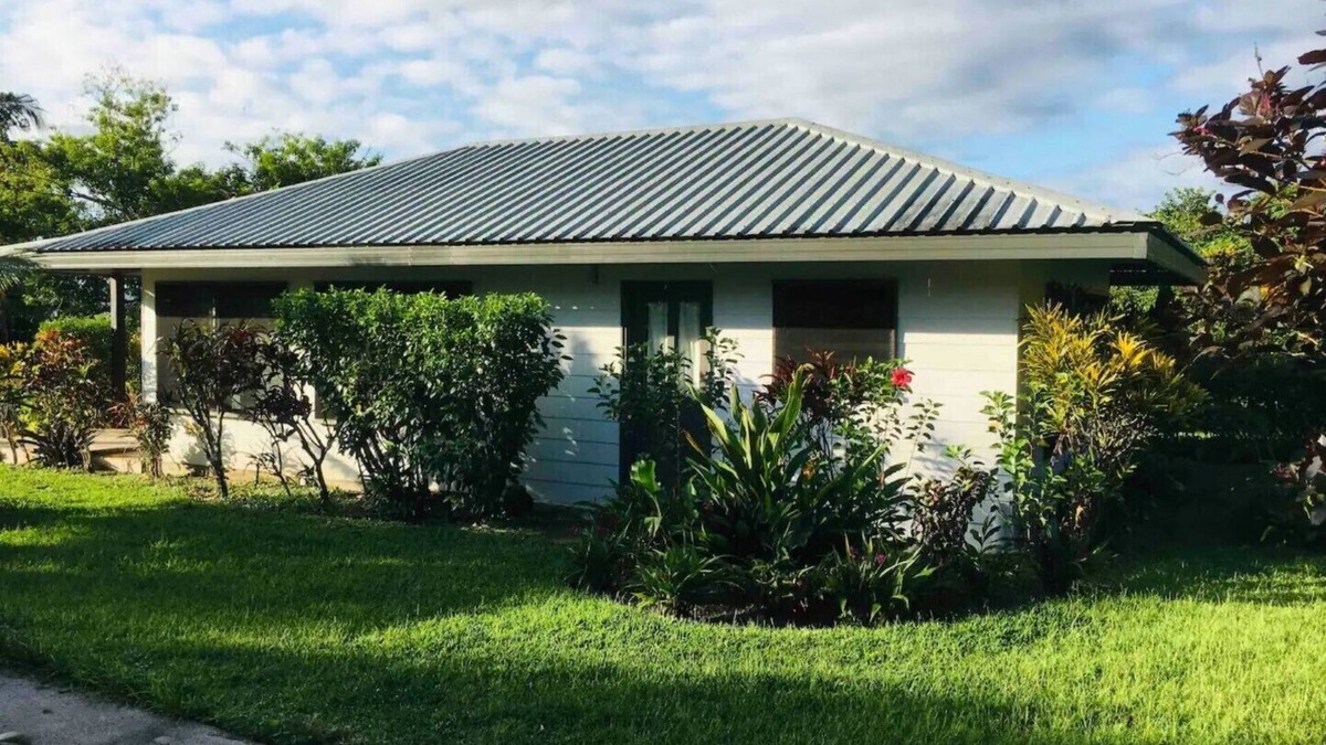 Aore Island House | Beautiful Island Bungalow right by the Water