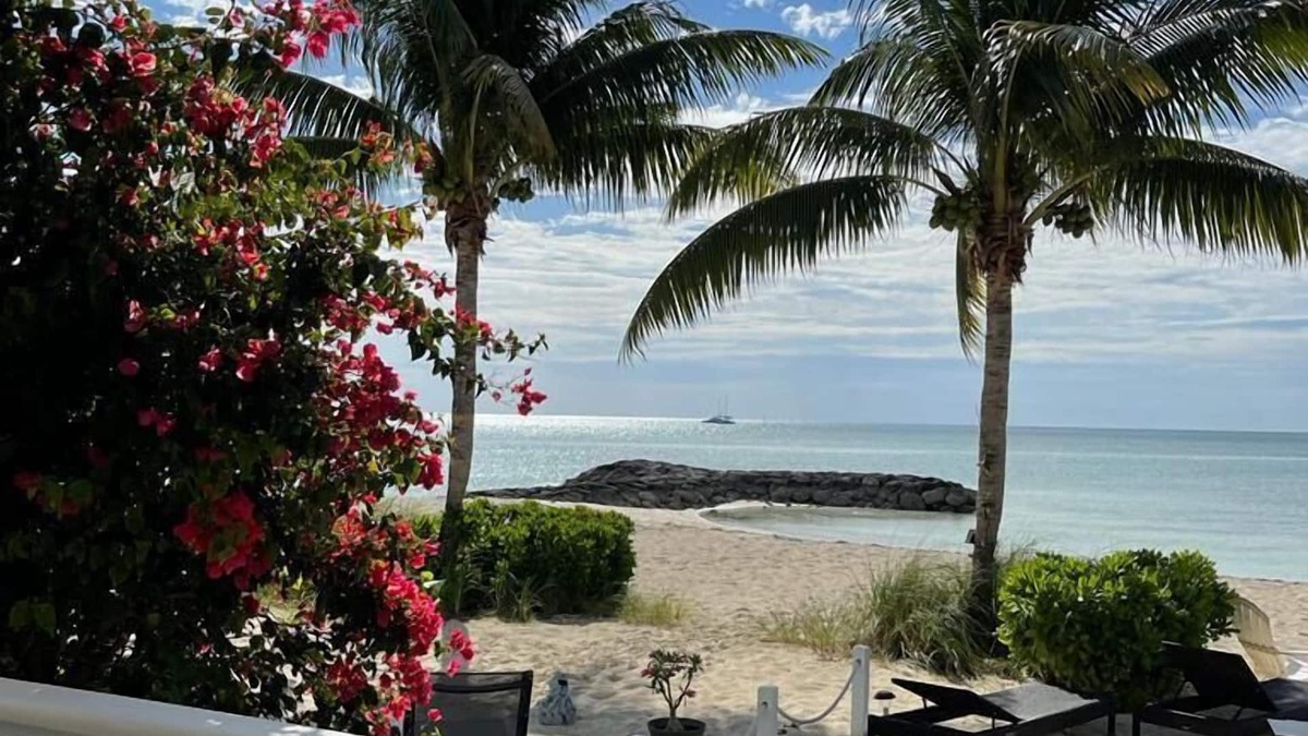 Palm Cay House | BEAUTIFUL ISLAND RETREAT WITH STUNNING VIEWS AND BEACH!